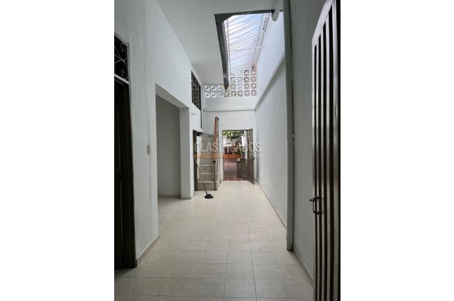 Casas, Alquiler en San Bosco