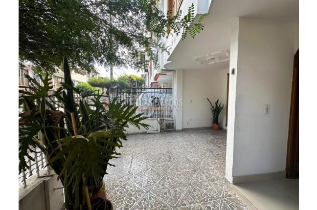 Casas, Venta, Paseo de los Almendros - $500.000.000