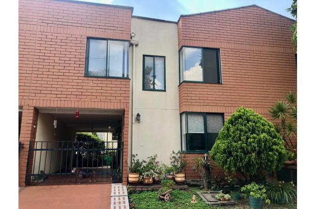 Casas, Alquiler en La Flora