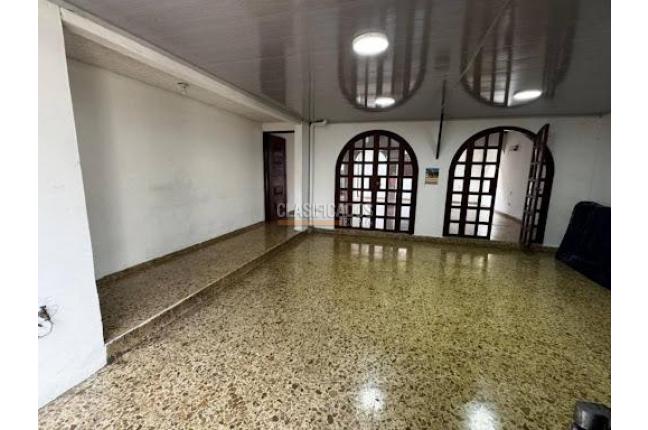 Casas, Alquiler, Cuarto de Legua - $6.000.000