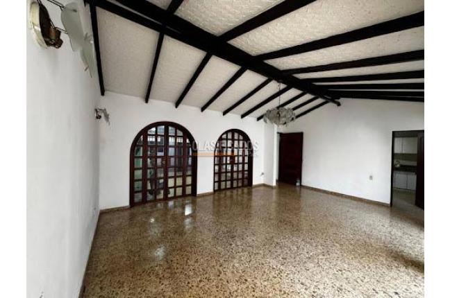 Casas, Alquiler, Cuarto de Legua - $6.000.000