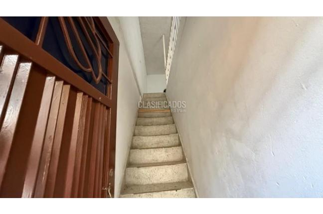 Casas, Alquiler, Comuneros - $900.000