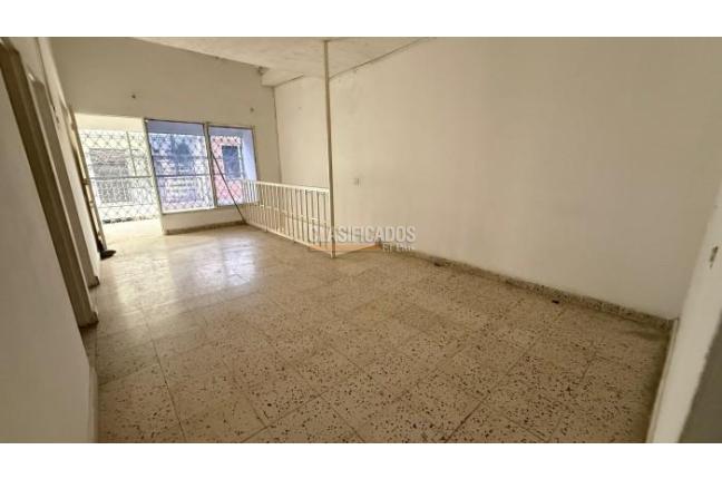 Casas, Alquiler, Comuneros - $900.000