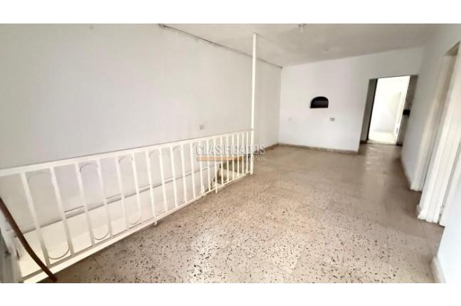 Casas, Alquiler, Comuneros - $900.000