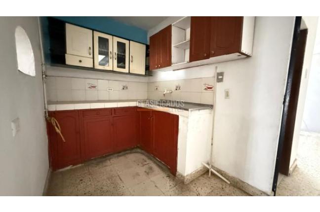 Casas, Alquiler, Comuneros - $900.000