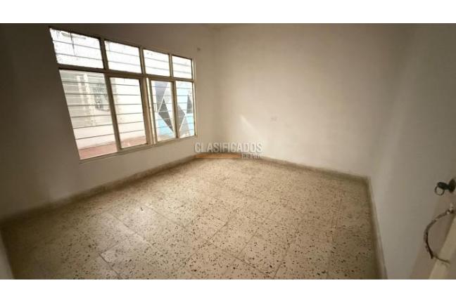 Casas, Alquiler, Comuneros - $900.000