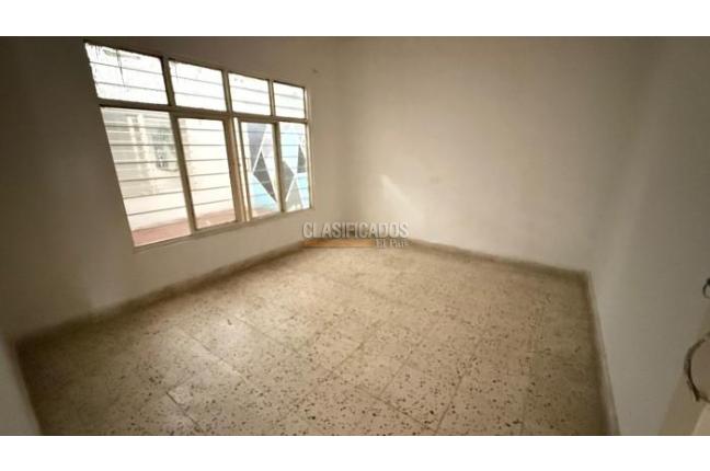 Casas, Alquiler, Comuneros - $900.000