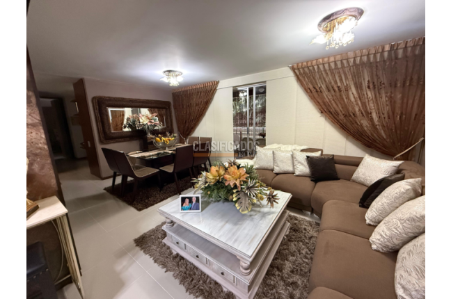 Apartamentos, Venta en Altos Menga