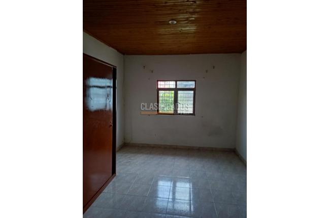 Casas, Alquiler, Ginebra - $1.750.000