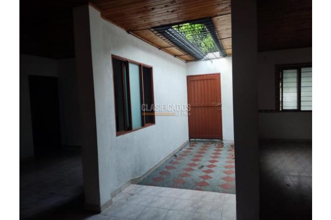 Casas, Alquiler, Ginebra - $1.750.000