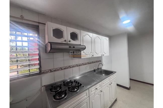 Apartamentos, Alquiler, La Hacienda - $2.100.000