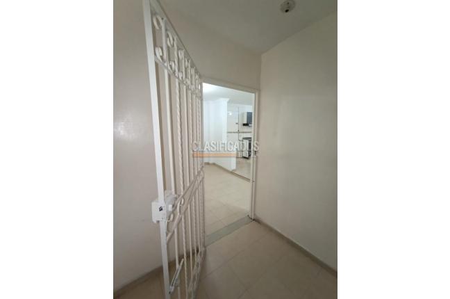 Apartamentos, Alquiler, Colseguros - $1.400.000