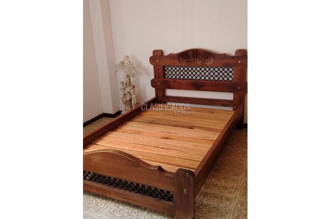 VENDO CAMA ESTILO COLONIAL - Muebles