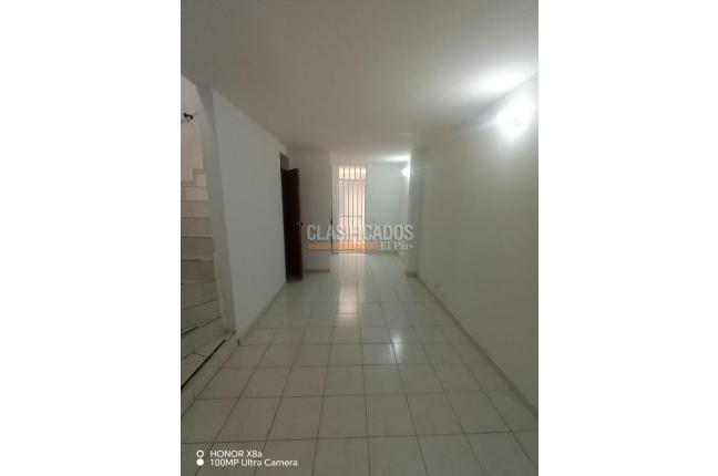 Casas, Alquiler, Calicanto - $2.200.000