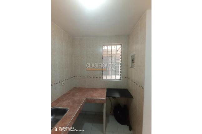 Casas, Alquiler, Calicanto - $2.200.000