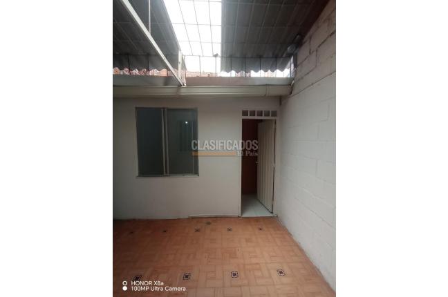 Casas, Alquiler, Calicanto - $2.200.000