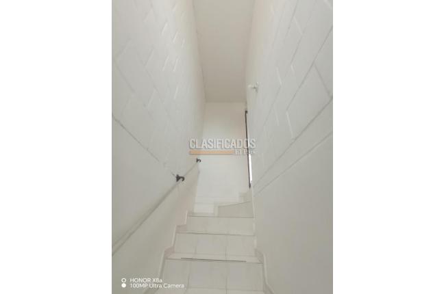 Casas, Alquiler, Calicanto - $2.200.000