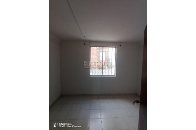 Casas, Alquiler, Calicanto - $2.200.000
