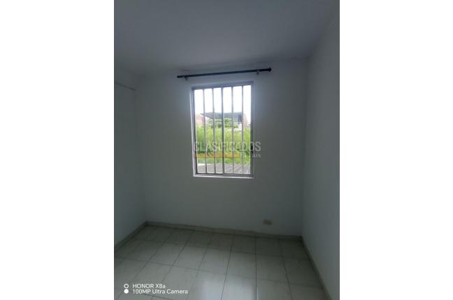 Casas, Alquiler, Calicanto - $2.200.000