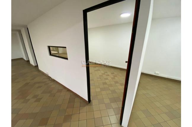 Oficinas y Consultorios, Alquiler en Acopi