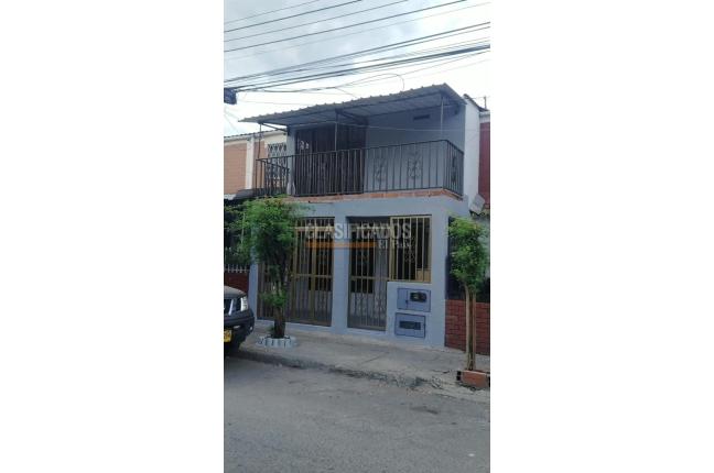 Casas, Alquiler en Villa del Prado
