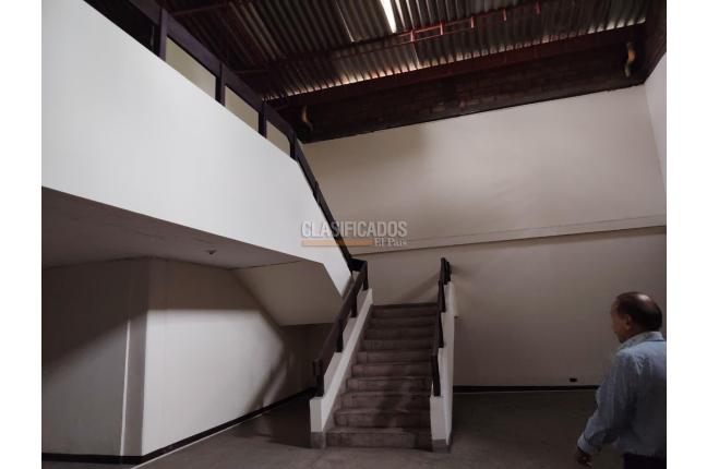 Locales y Bodegas, Venta, El Hoyo - $2.600.000.000