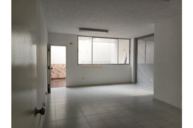 Oficinas y Consultorios, Alquiler, San Vicente - $1.200.000