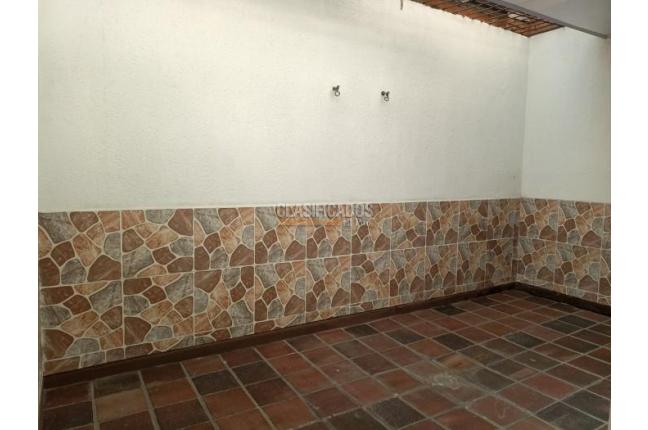 Oficinas y Consultorios, Alquiler, San Vicente - $1.200.000
