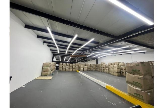 Locales y Bodegas, Alquiler, Santa Rosa - $19.000.000