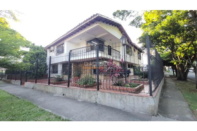 Casas, Venta en La Flora