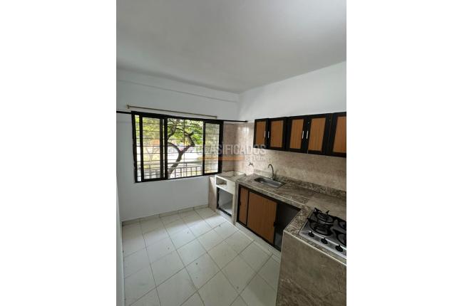 Apartaestudios, Alquiler, Atanasio Girardot - $790.000