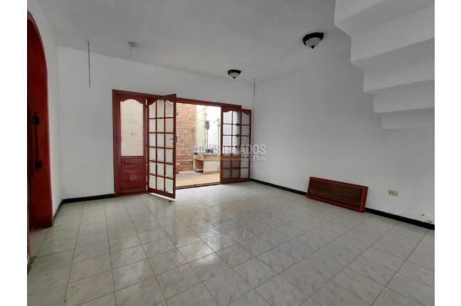 Casas, Alquiler, Granada - $5.000.000