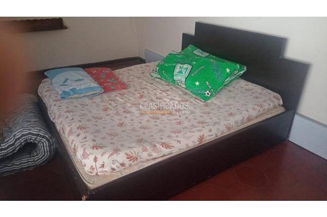 VENDO CAMA Y NOCHERO - Muebles