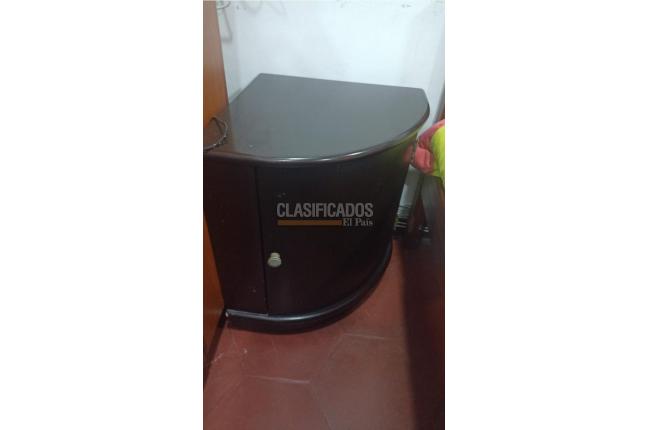 VENDO CAMA Y NOCHERO - Muebles