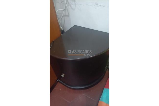 VENDO CAMA Y NOCHERO - Muebles