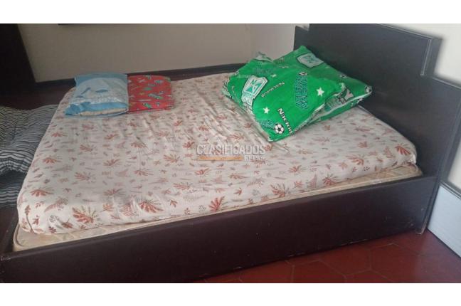 VENDO CAMA Y NOCHERO - Muebles