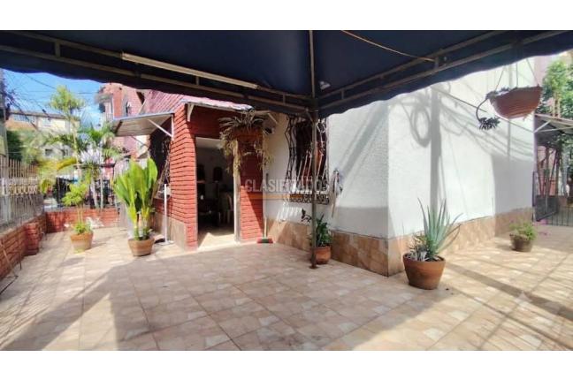 Apartamentos, Venta, Alcázares - $180.000.000