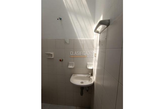 Locales y Bodegas, Alquiler, La Flora - $3.500.000