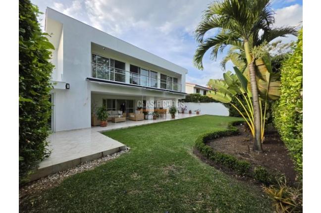 Casas, Venta en Ciudad Jardín