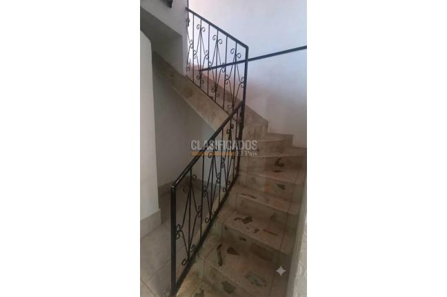 Casas, Alquiler, Giron - $1.300.000
