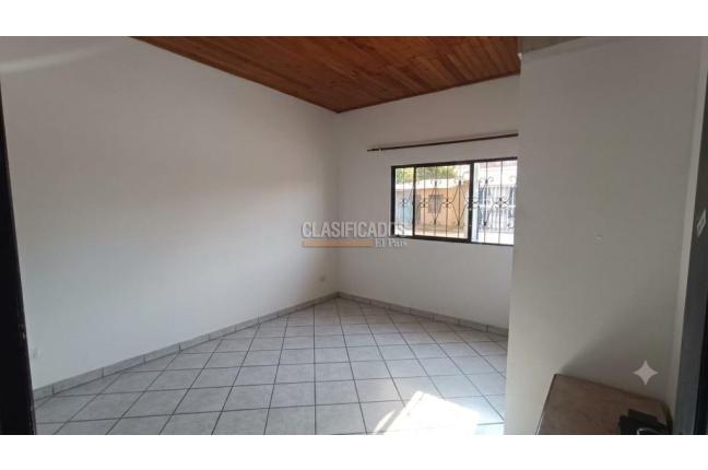 Casas, Alquiler, Giron - $1.300.000