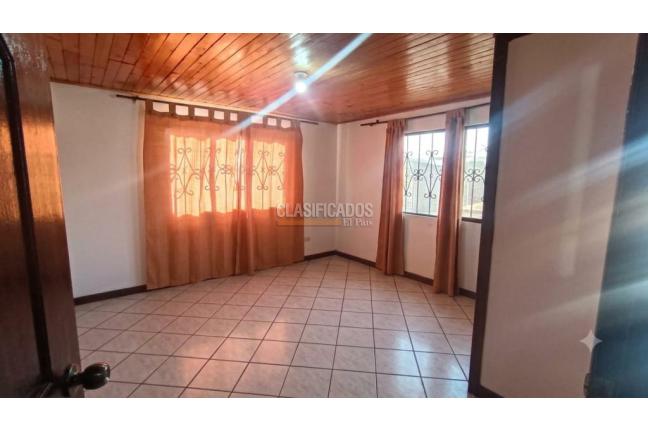 Casas, Alquiler, Giron - $1.300.000
