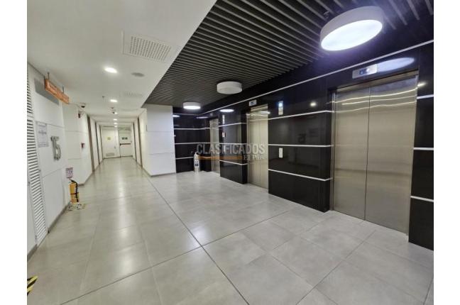 Oficinas y Consultorios, Venta en Santa Mónica Residencial