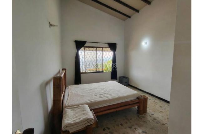 Casas, Alquiler, Cristales - $2.500.000