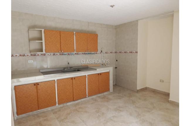 Casas, Alquiler, Primero de Mayo - $3.000.000