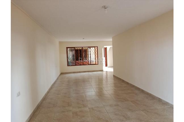 Casas, Alquiler, Primero de Mayo - $3.000.000