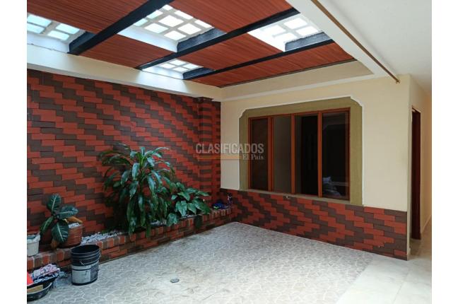 Casas, Alquiler, Primero de Mayo - $3.000.000