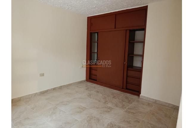 Casas, Alquiler, Primero de Mayo - $3.000.000