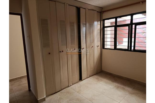 Casas, Alquiler, Primero de Mayo - $3.000.000