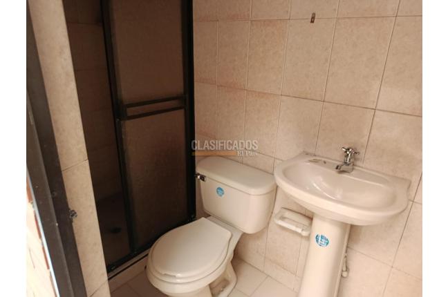 Casas, Alquiler, Primero de Mayo - $3.000.000